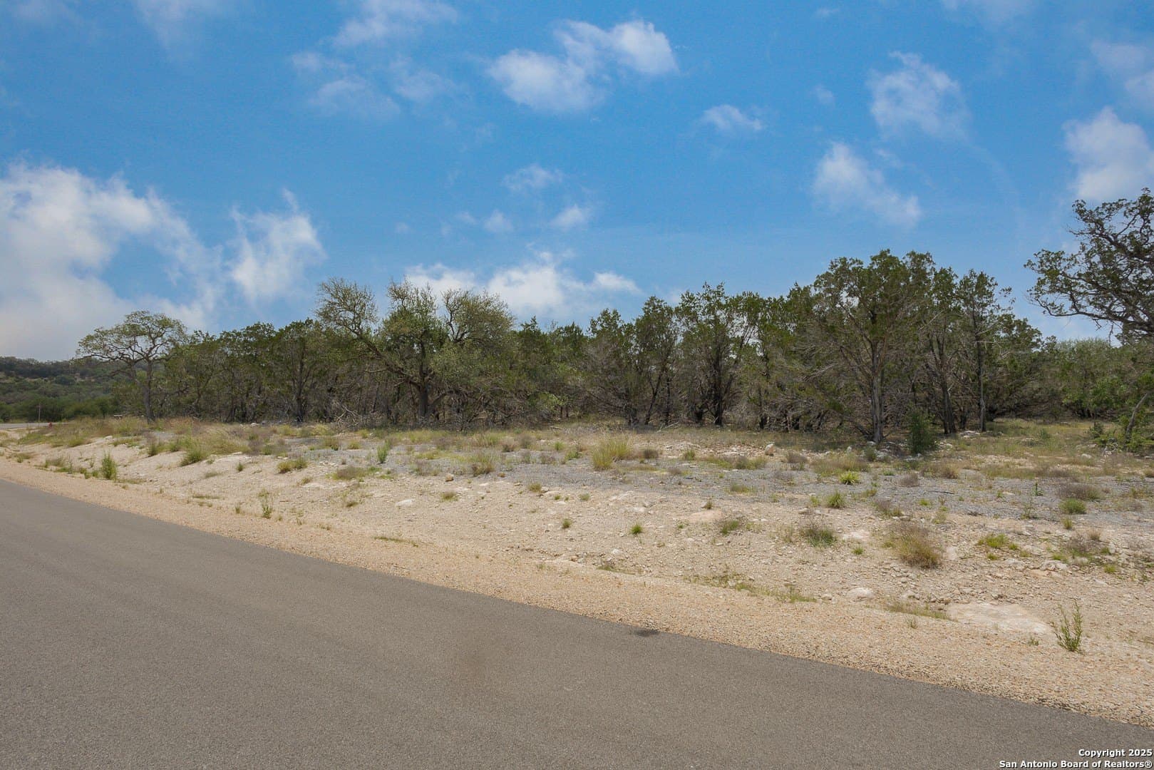 1.1 acres in Comal County gallery image 4