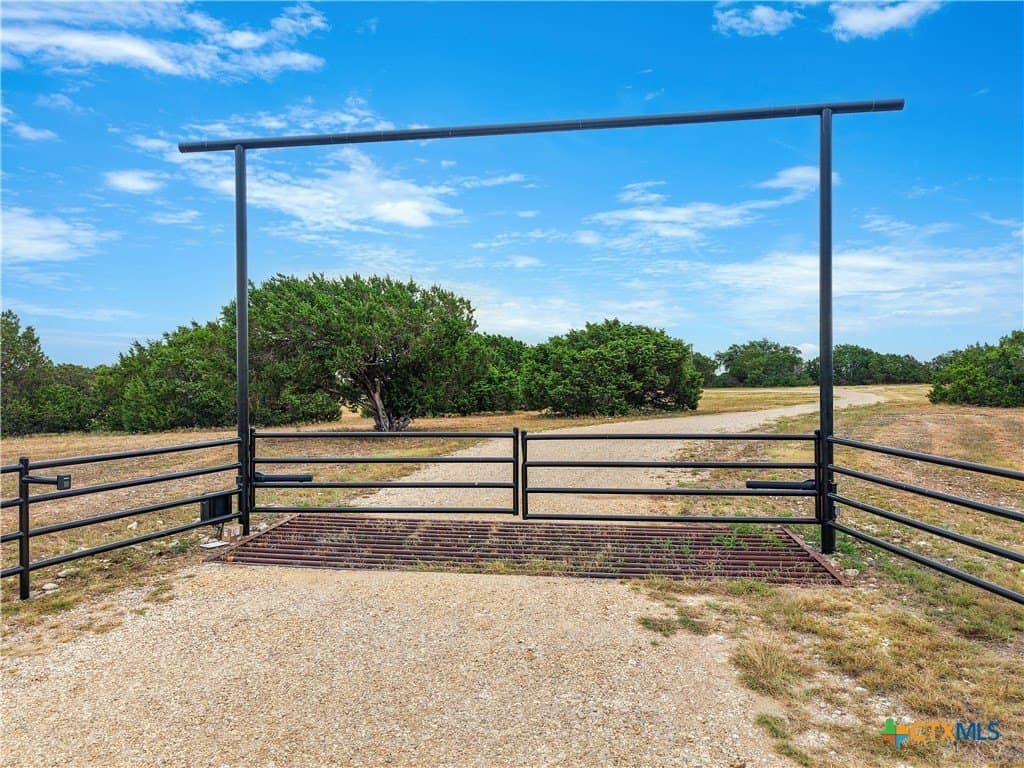 11.04 acres in McLennan County gallery image 3