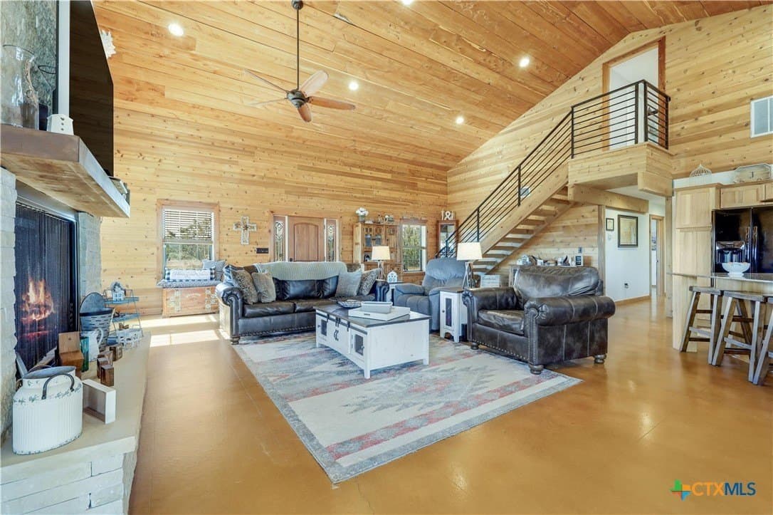 10.04 acres in Burnet County gallery image 4