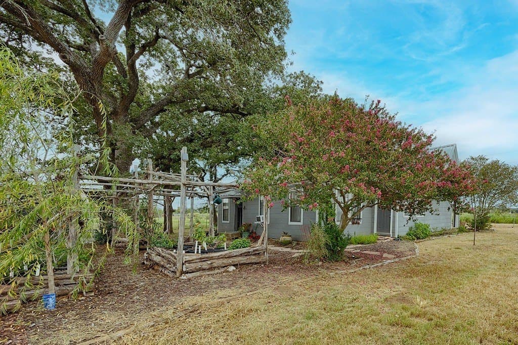 33.89 acres in Gonzales County featured view