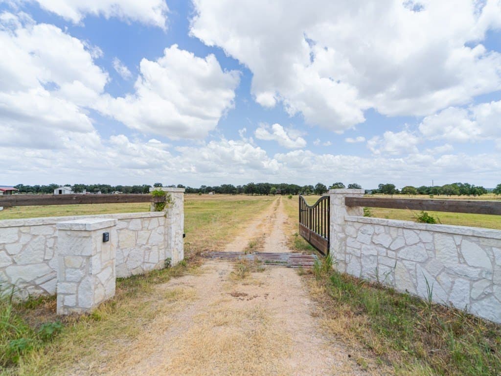 15.29 acres in Gillespie County gallery image 3