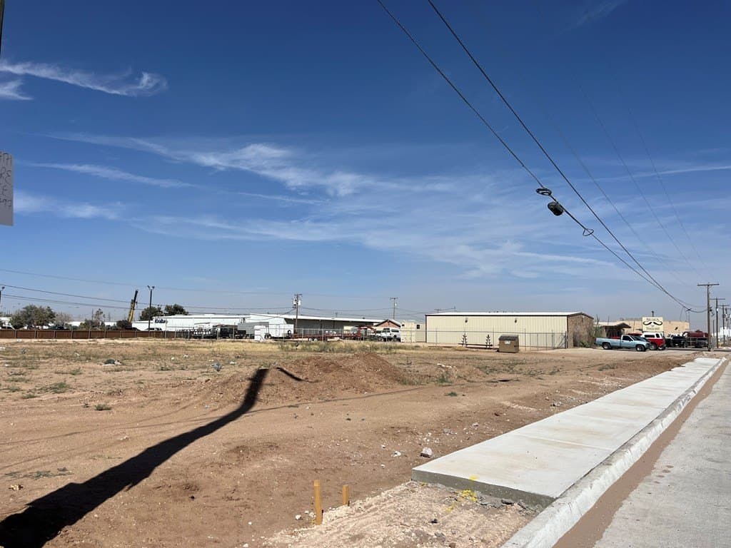 0.92 acres in Midland County gallery image 4