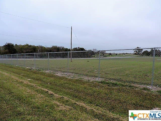 0.2 acres in DeWitt County gallery image 2