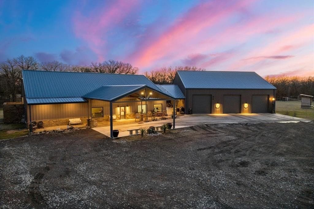 18.7 acres in Henderson County