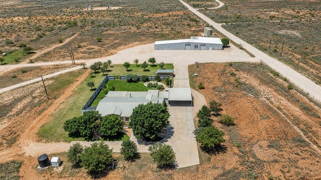 1 acres in Midland County gallery image 4