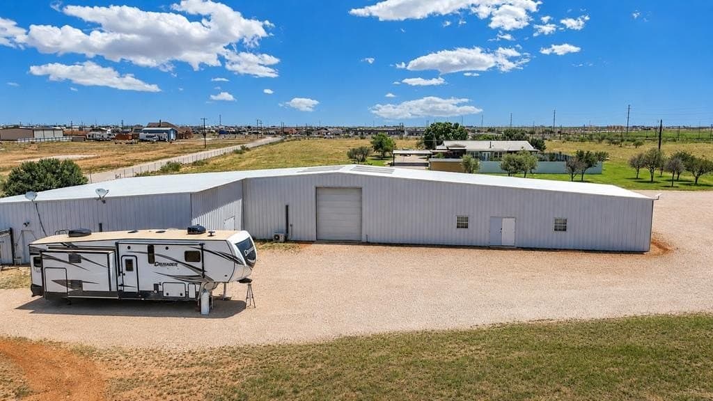 1 acres in Midland County gallery image 2