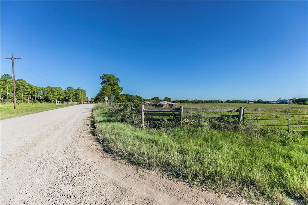 6 acres in AUSTIN County - photo 9