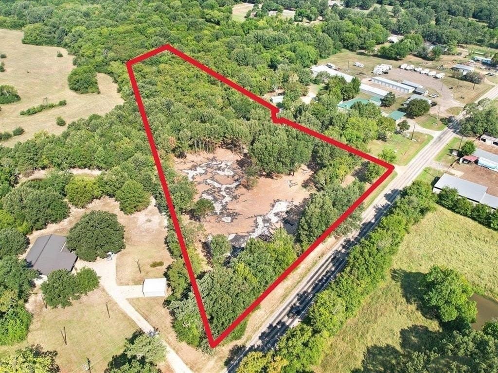 5.11 acres in Titus County