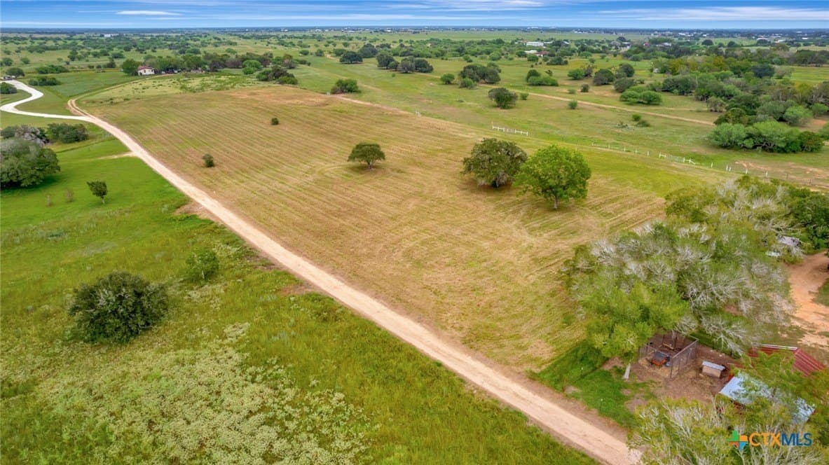 5.9 acres in Victoria County - photo 3