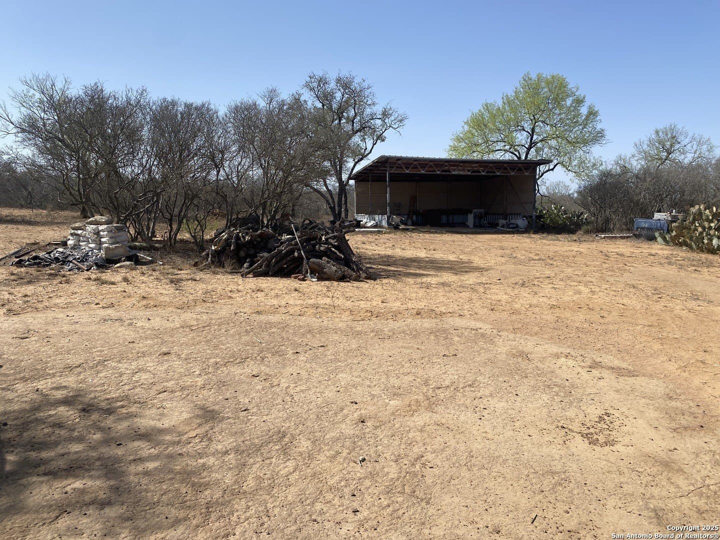 5.03 acres in Frio County