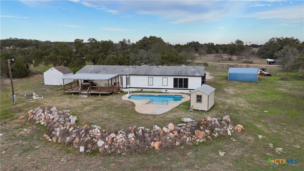 10 acres in Comal County