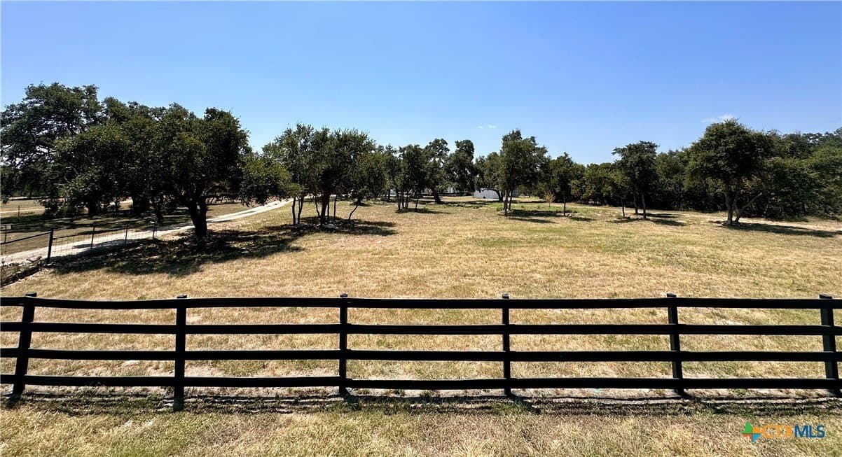 10 acres in Comal County gallery image 3