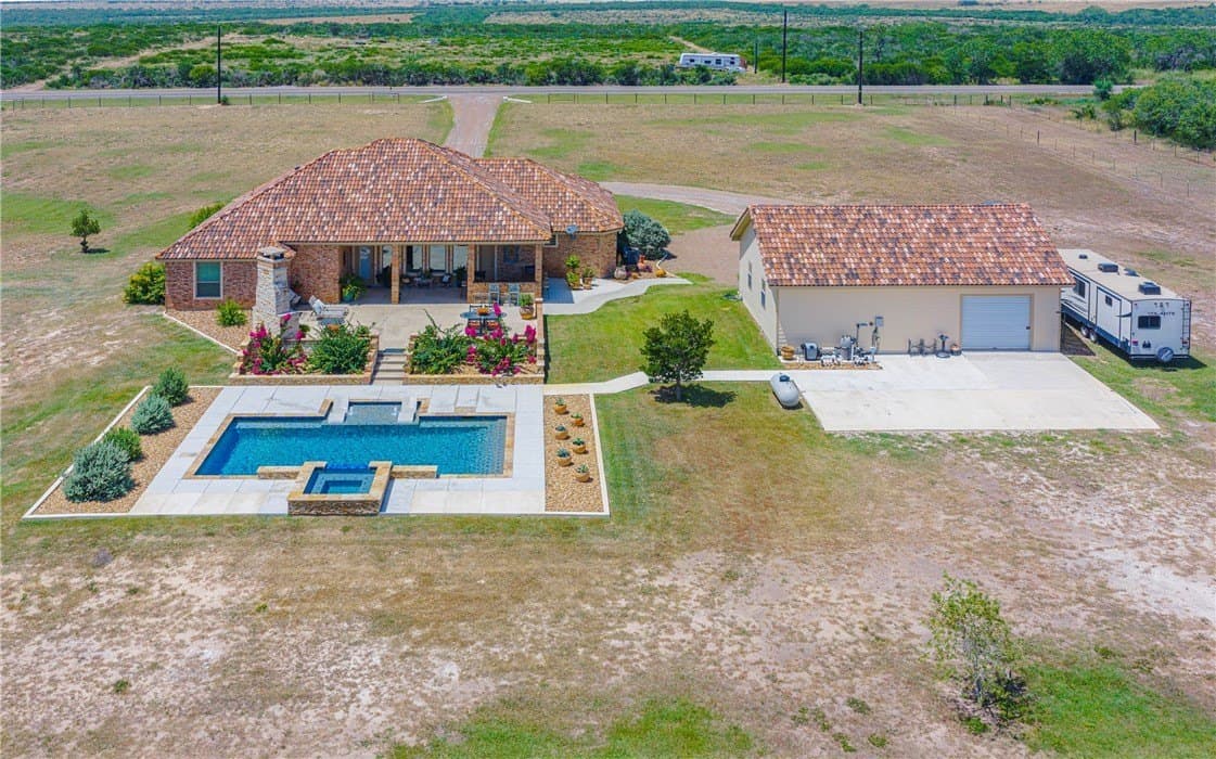 10.02 acres in Bee County