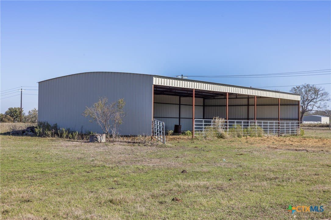 10.01 acres in Gonzales County