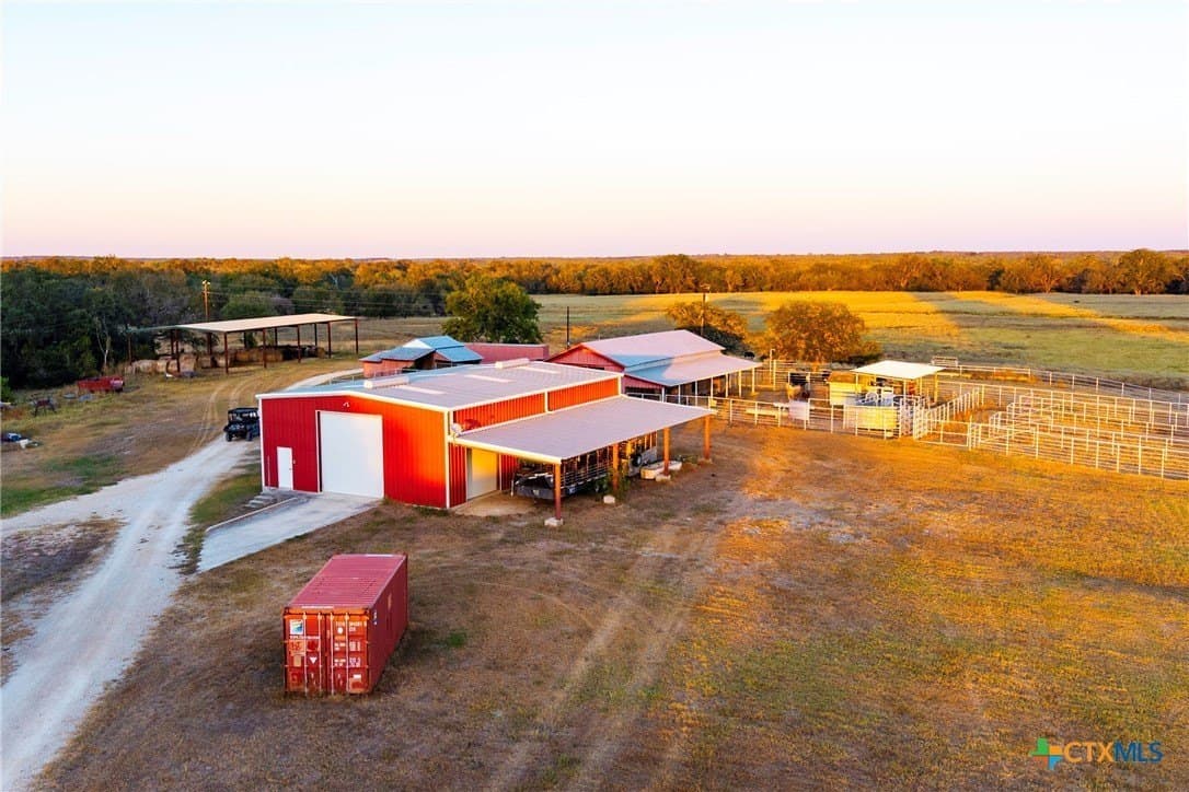 431.62 acres in Guadalupe County - photo 8
