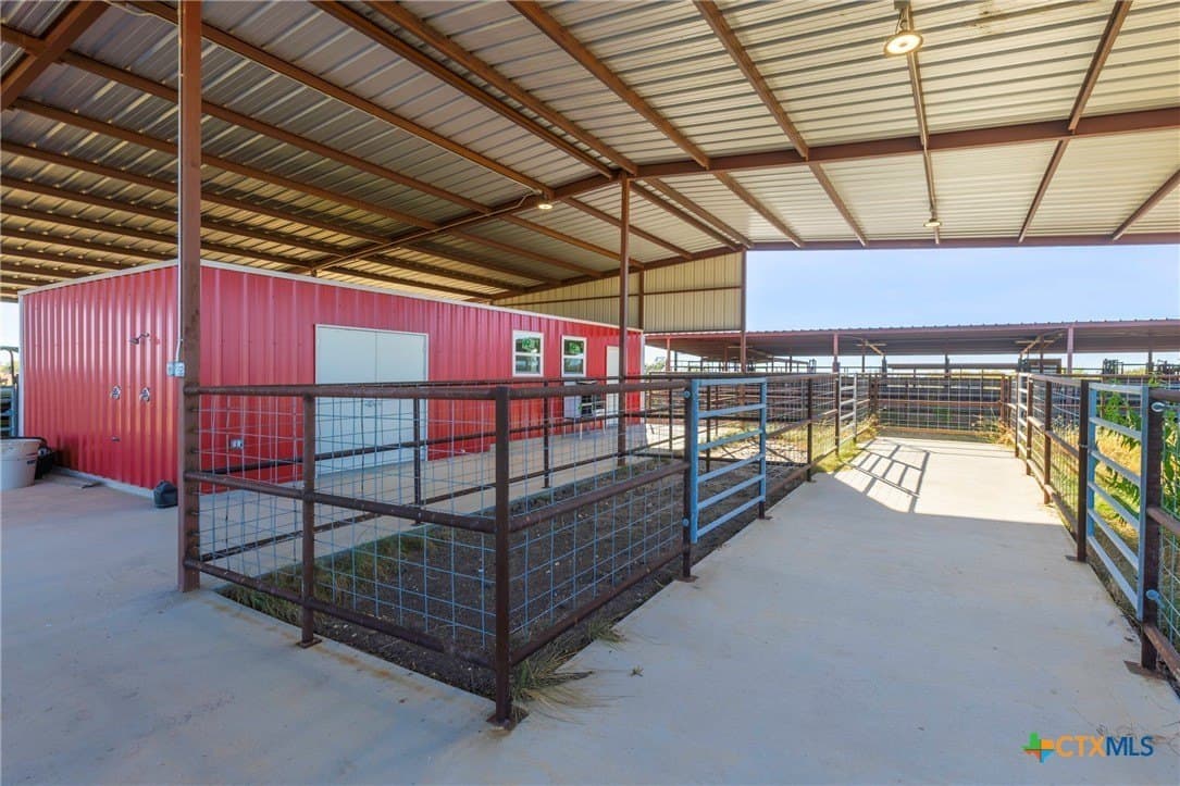 431.62 acres in Guadalupe County - photo 29