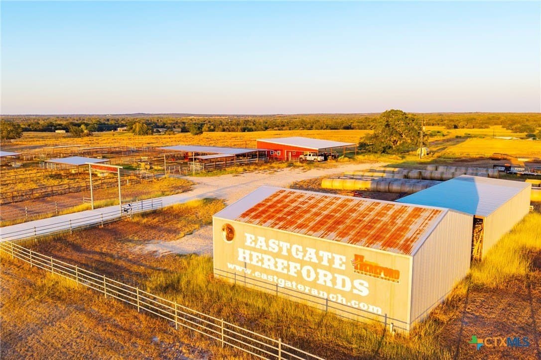 431.62 acres in Guadalupe County - photo 6