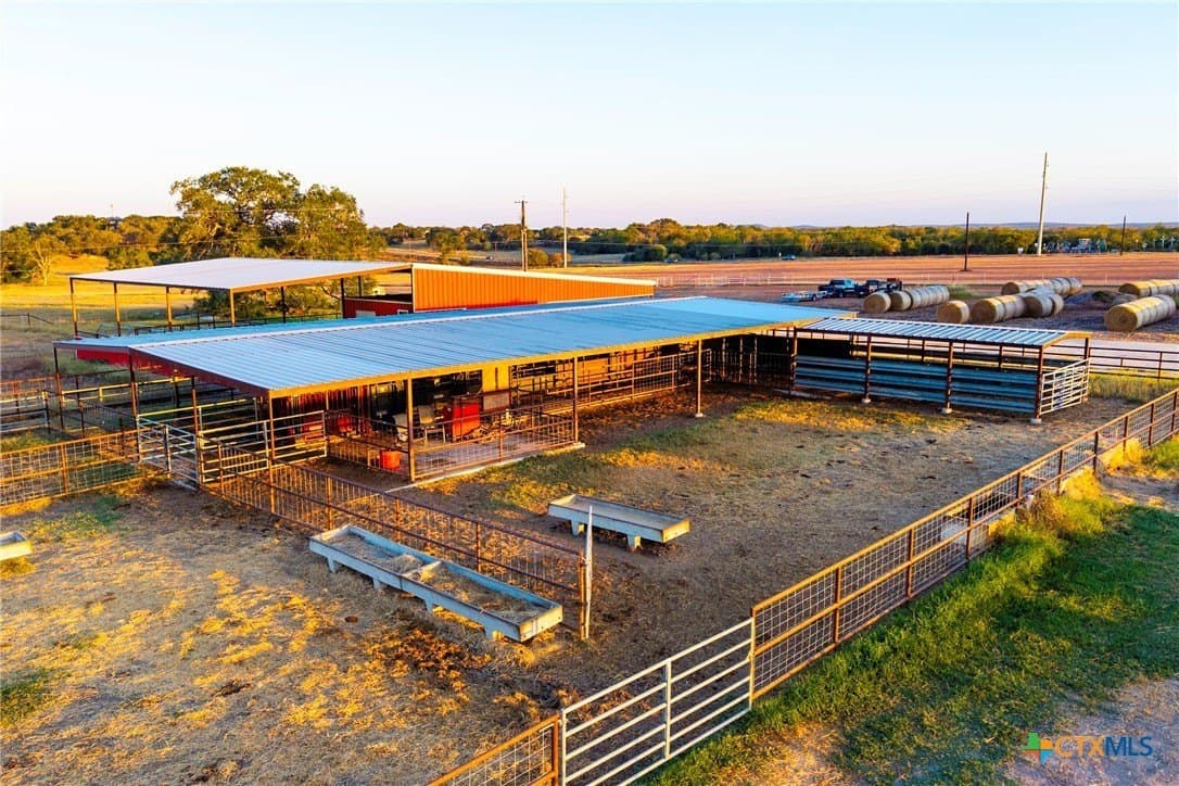 431.62 acres in Guadalupe County - photo 7