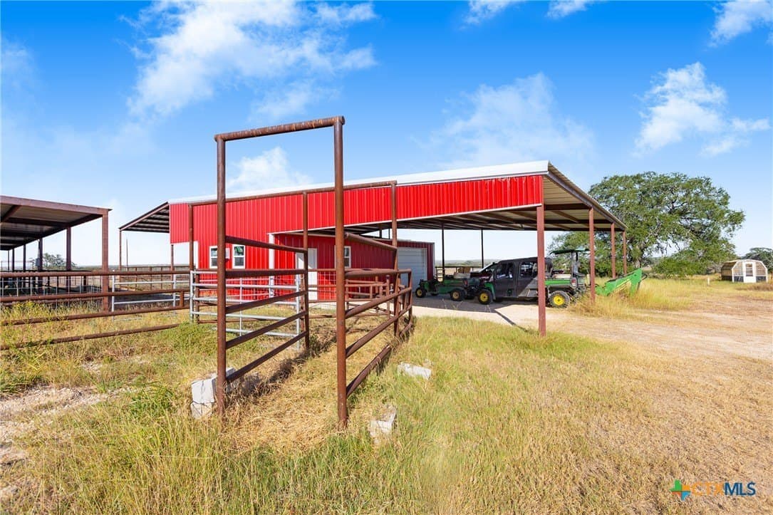 431.62 acres in Guadalupe County - photo 33