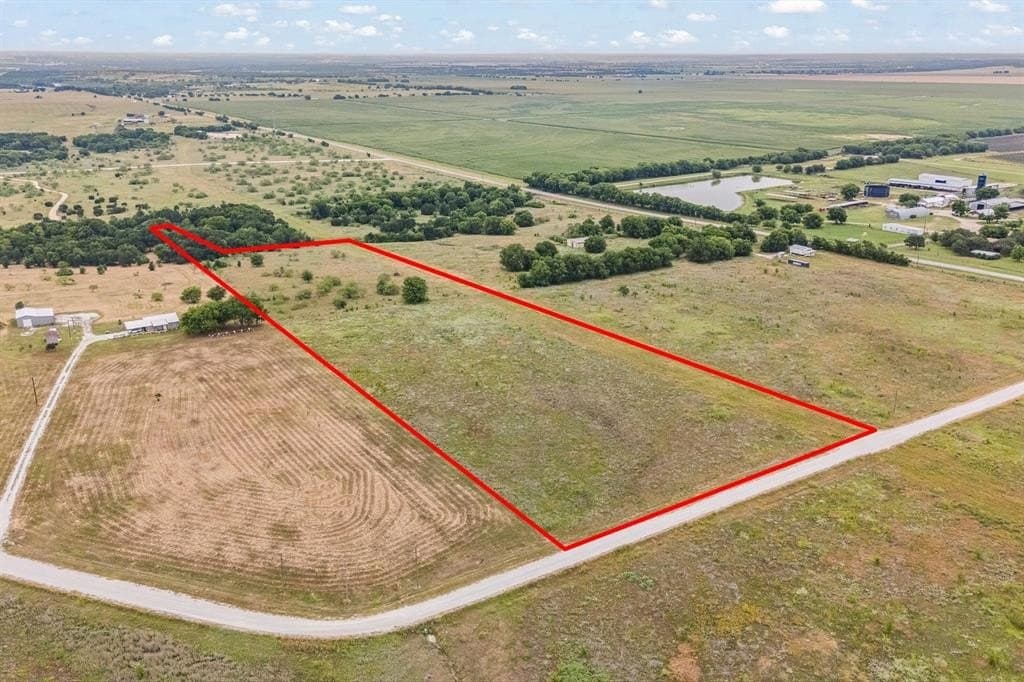 12.18 acres in Hill County