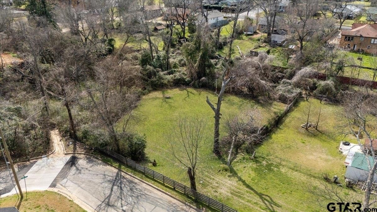 0.43 acres in Smith County - photo 15