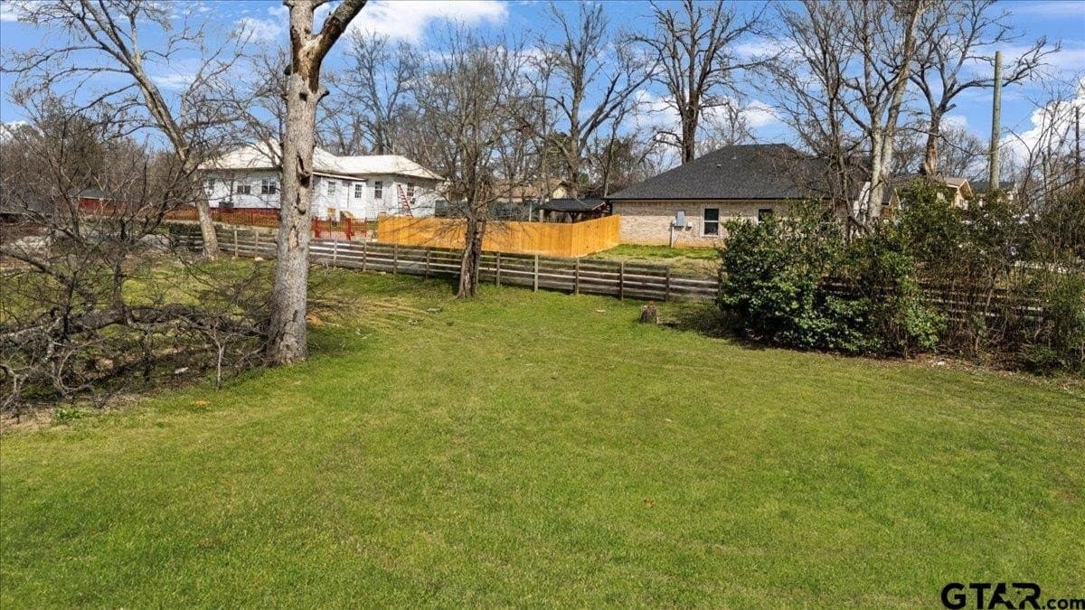0.43 acres in Smith County - photo 13