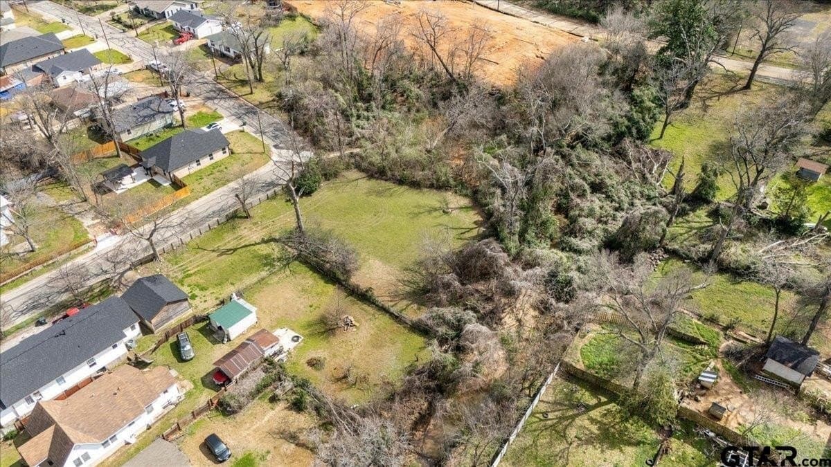 0.43 acres in Smith County - photo 9