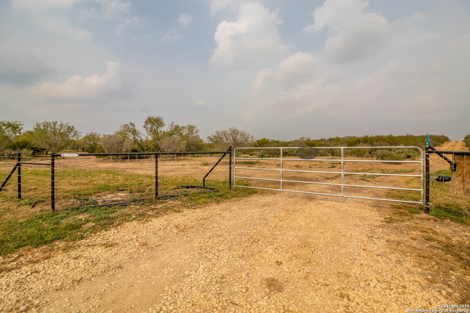 10.47 acres in Frio County