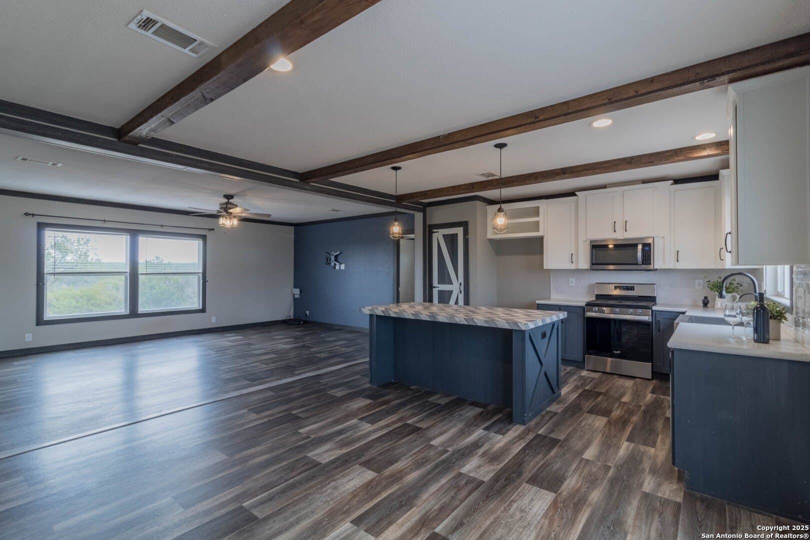 10.47 acres in Frio County gallery image 4