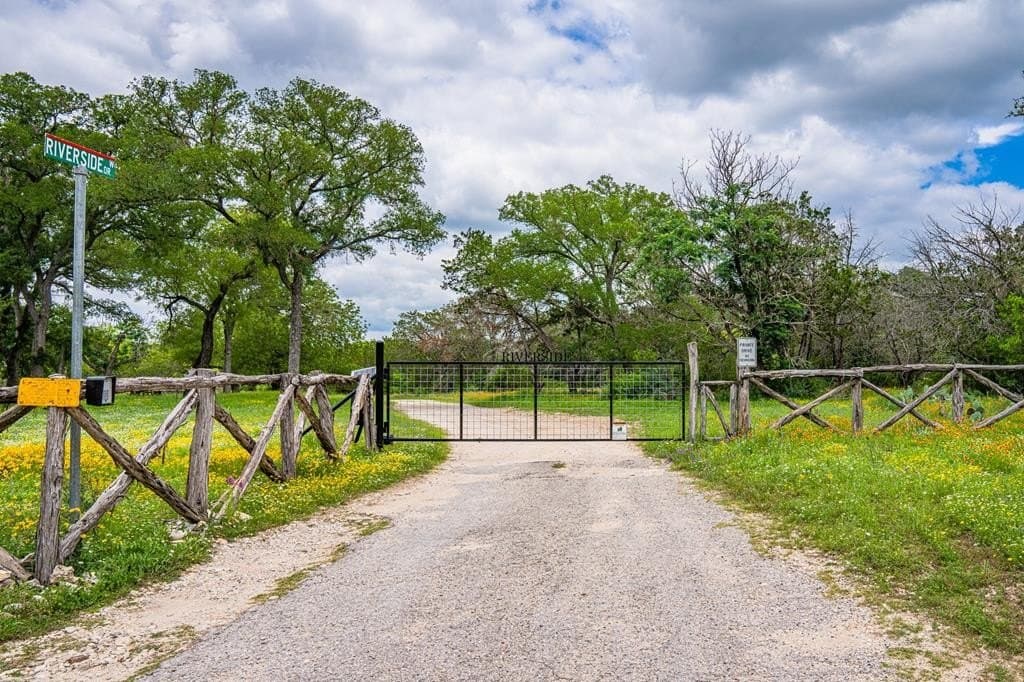 14.88 acres in Kerr County gallery image 3