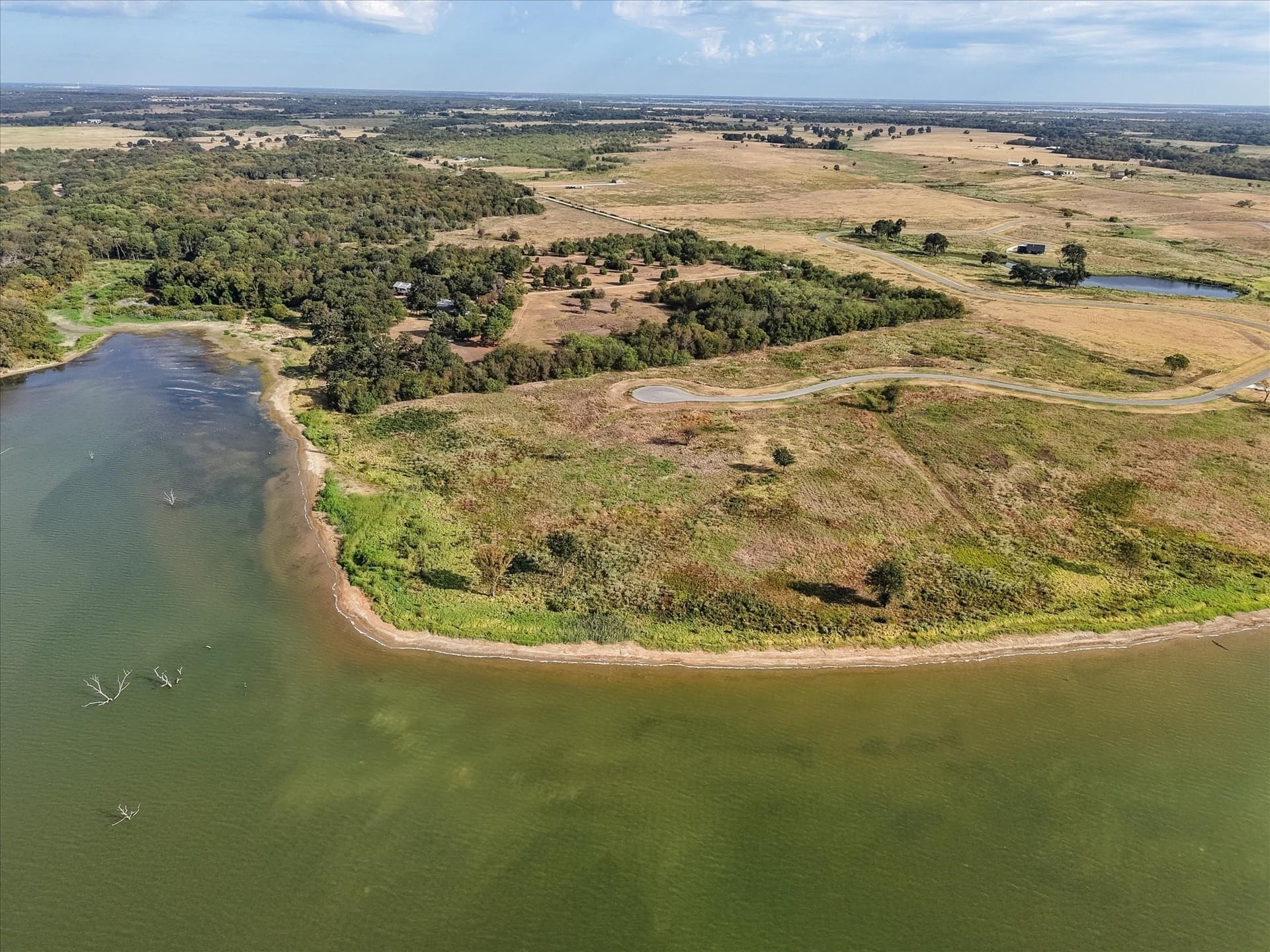 2.33 acres in Navarro County