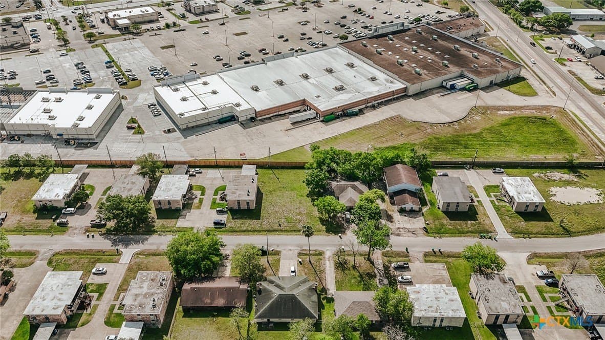 0.25 acres in Victoria County - photo 8
