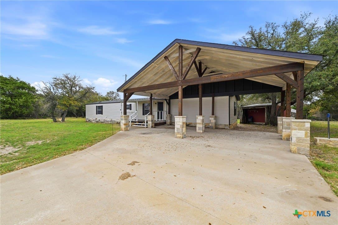 10.5 acres in Lampasas County gallery image 4