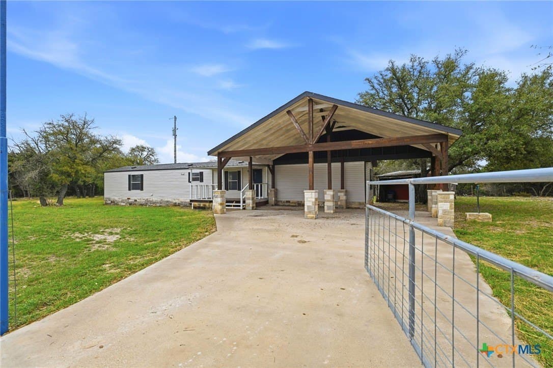 10.5 acres in Lampasas County gallery image 3