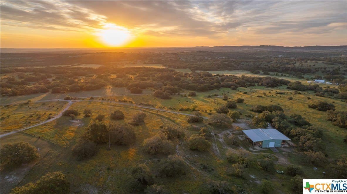 189.92 acres in Blanco County - photo 2