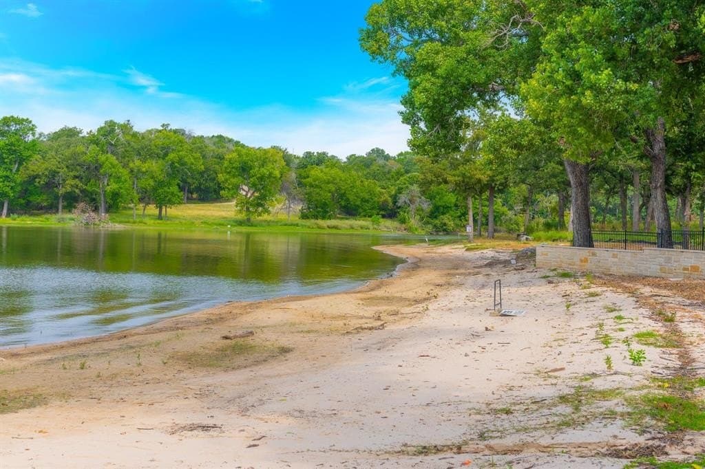 5.77 acres in Tarrant County gallery image 3