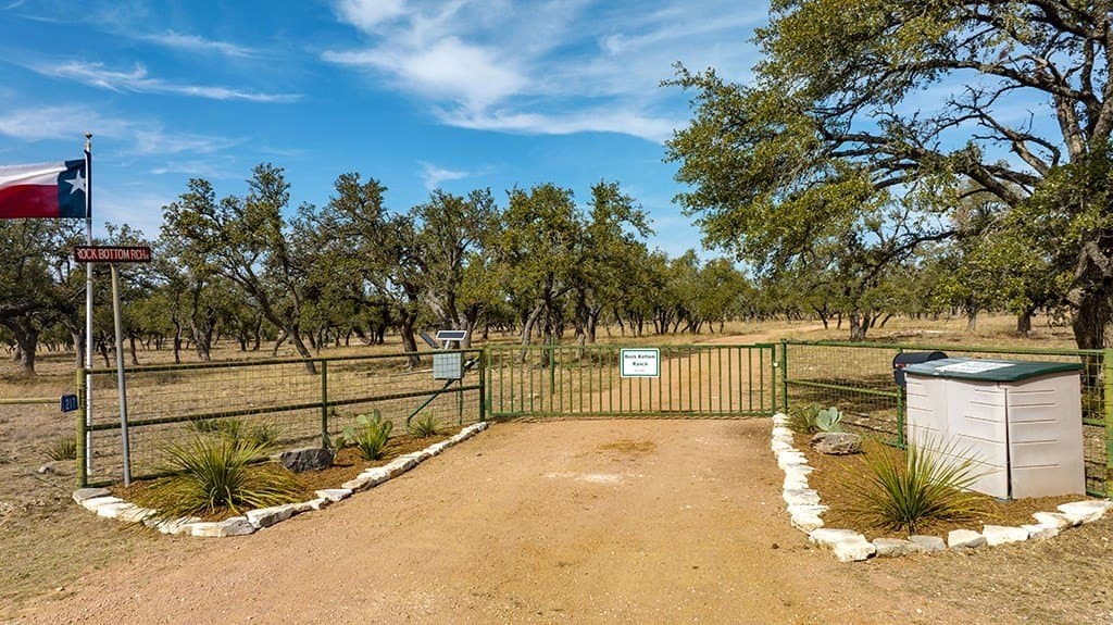 80 acres in Gillespie County - photo 4