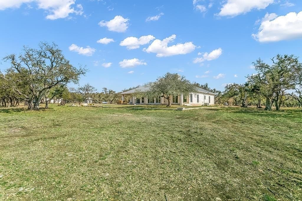 80 acres in Gillespie County - photo 3