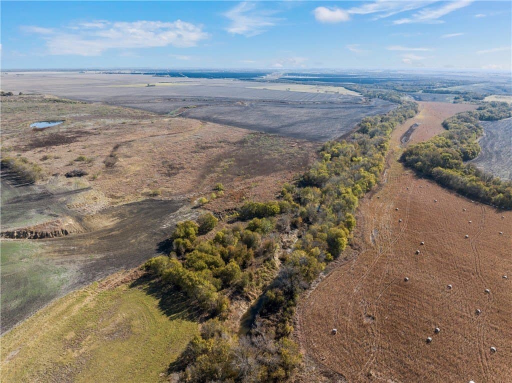 175.61 acres in Milam County - photo 2