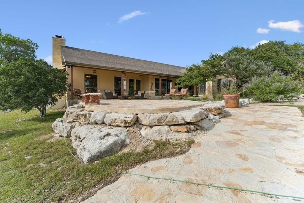 11 acres in Gillespie County gallery image 3