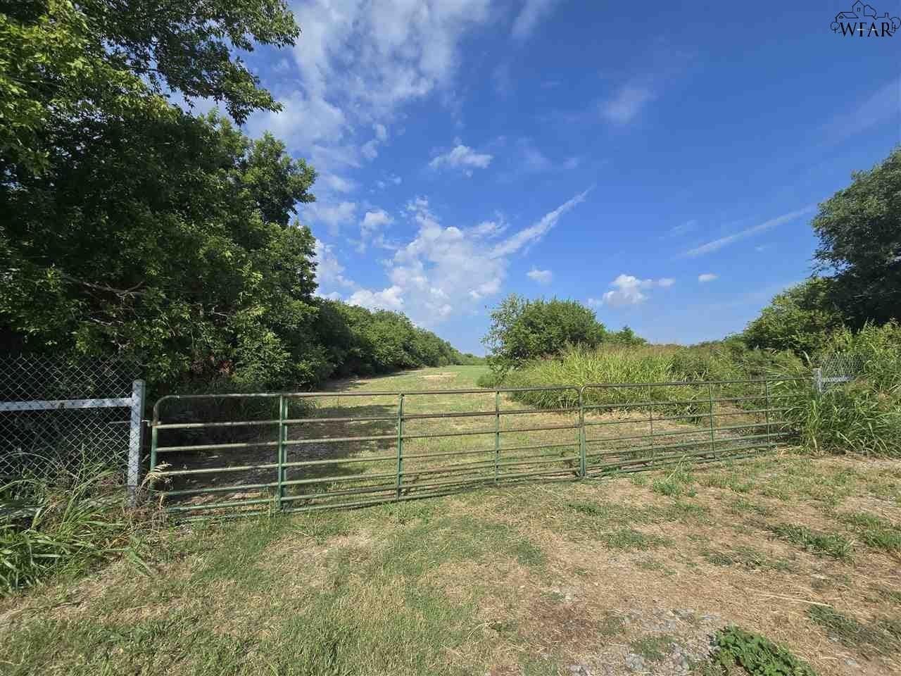 4.88 acres in Wichita County gallery image 2