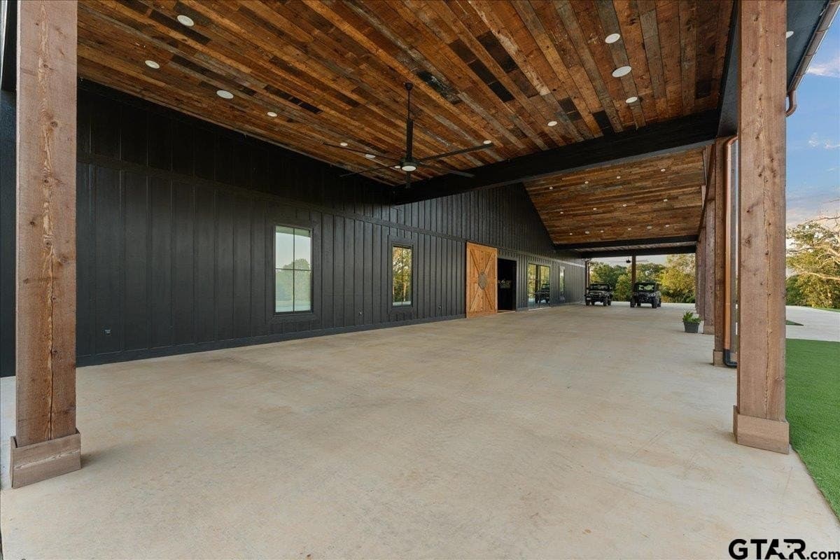 333 acres in Smith County featured view