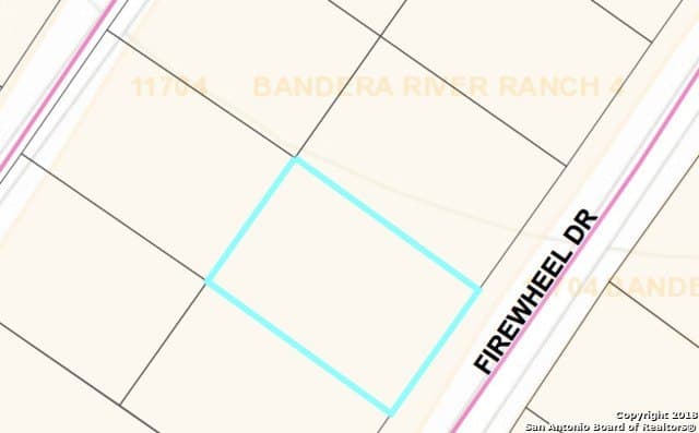 0.5 acres in Bandera County gallery image 3