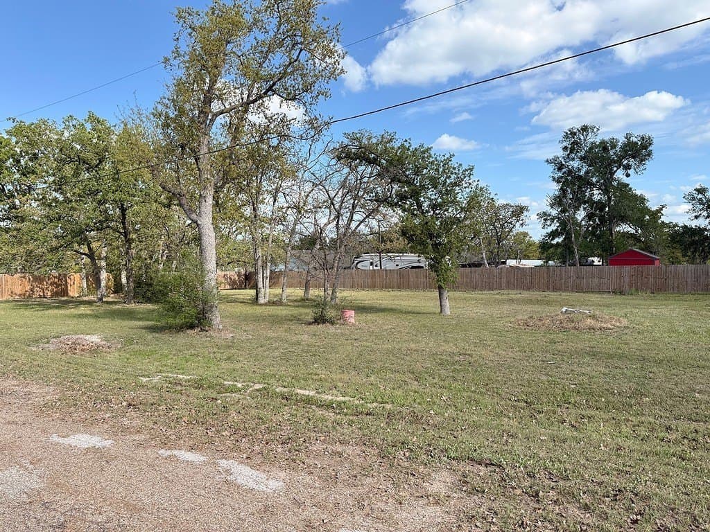 0.33 acres in Burleson County gallery image 3