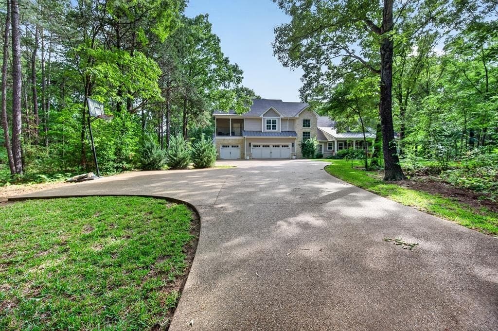 9.35 acres in Henderson County