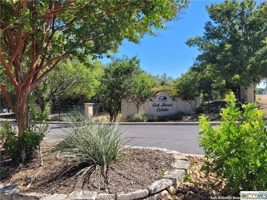 0.94 acres in Comal County - photo 9