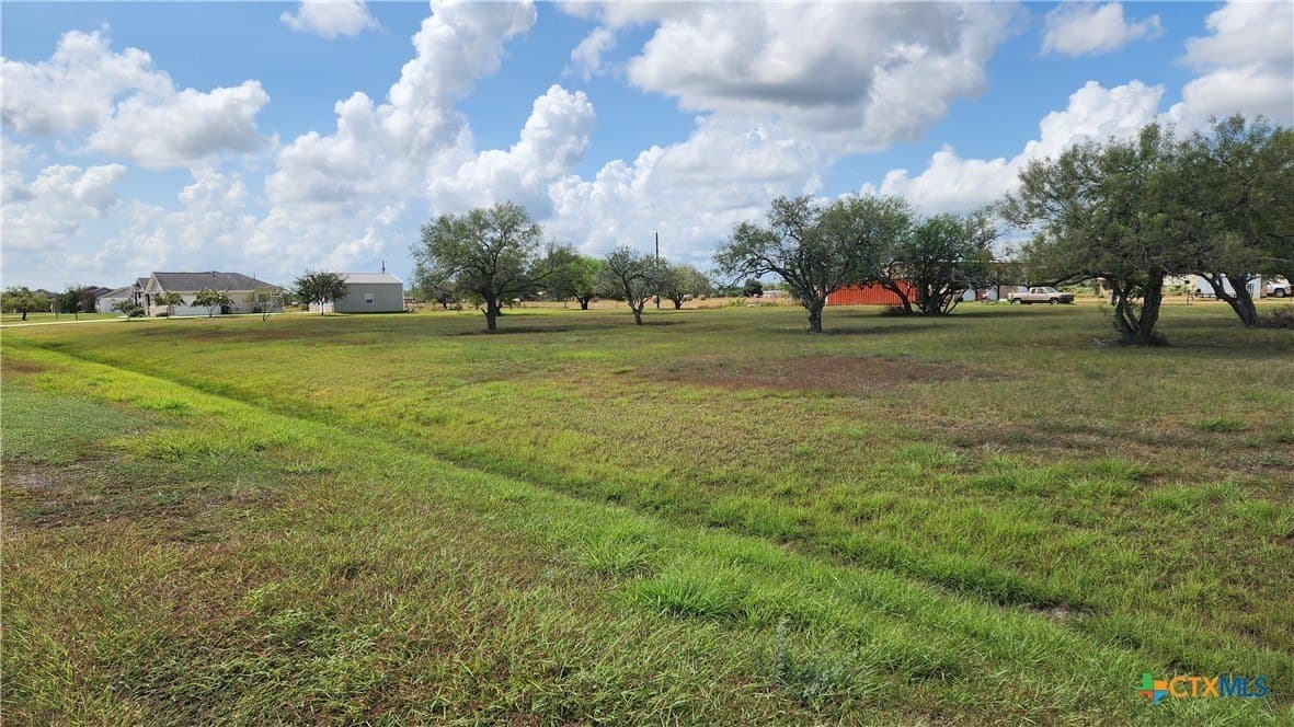 1.5 acres in Victoria County - photo 5