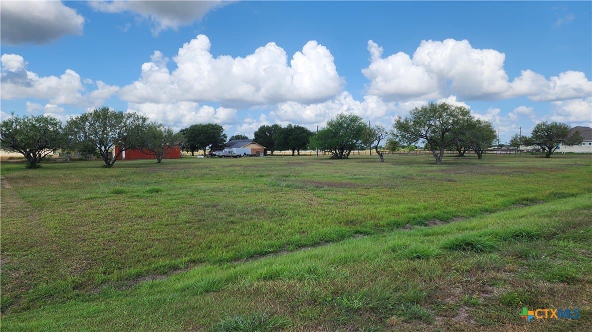 1.5 acres in Victoria County - photo 2