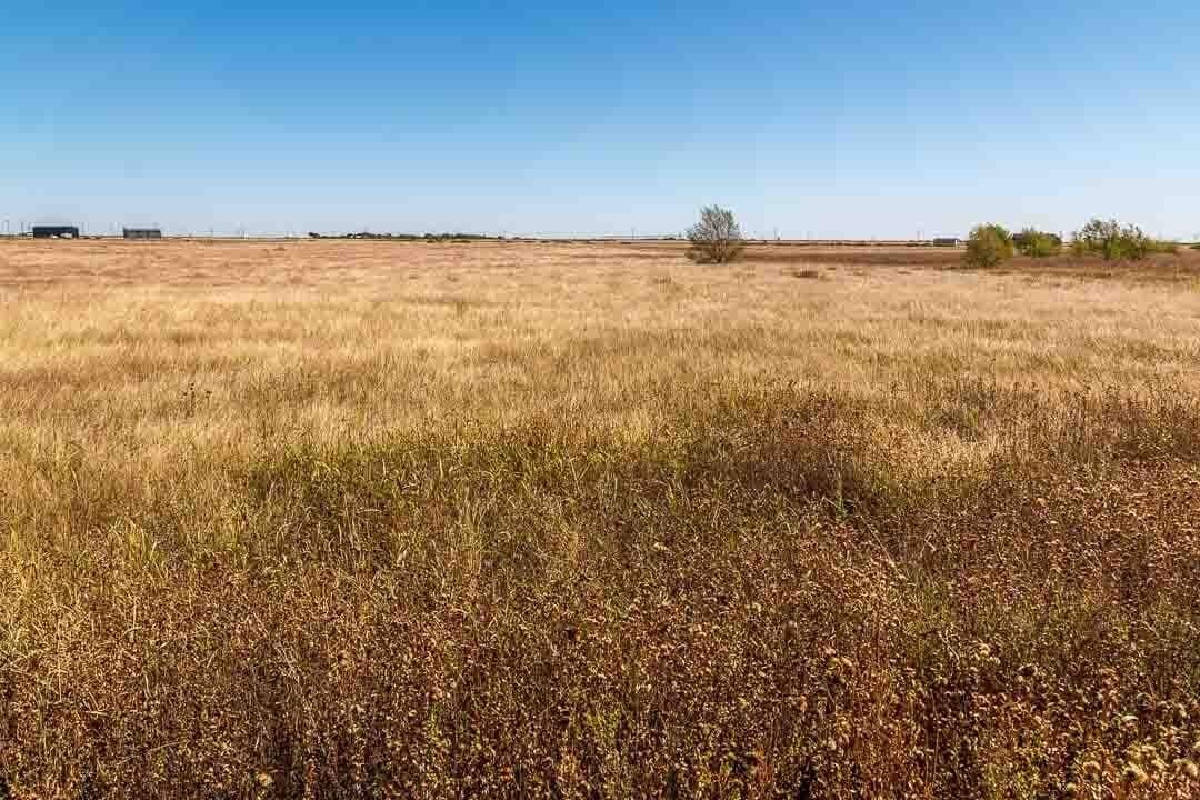 10 acres in Lubbock County - photo 2