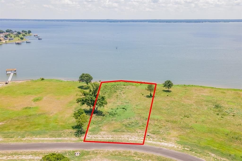 1.33 acres in Navarro County